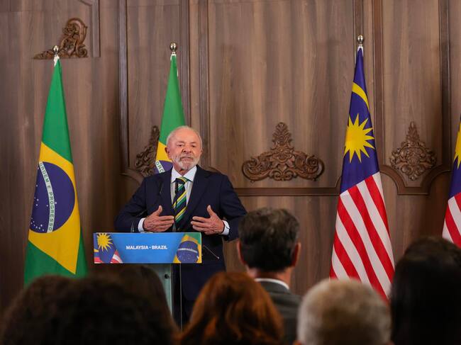 Kuala Lumpur (Malaysia), 27/10/2025.- President of Brazil Luiz Inácio Lula da Silva speaks during a press conference at the Association of Southeast Asian Nations (ASEAN) Summit at the Kuala Lumpur Convention Centre (KLCC) in Kuala Lumpur, Malaysia, 27 October 2025. The 47th ASEAN Summit and Related Summits are being held in the Malaysian capital from 26 to 28 October 2025. (Brasil, Malasia) EFE/EPA/HOW HWEE YOUNG