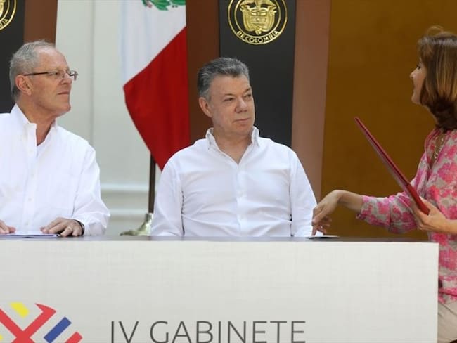 Gobierno de Colombia “lamenta” la renuncia de Pedro Pablo Kuczynski. En foto: Juan Manuel Santos y María Ángela Holguín. Foto: Getty Images