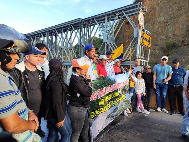 Protesta por parte de los habitantes de El Tarrita, en la vía nacional Cúcuta - Ocaña. / Foto: Cortesía comunidad.