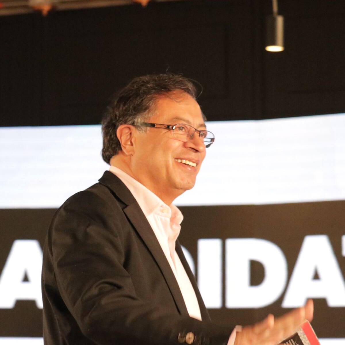 Gustavo Petro, con el 36,64% de intención de voto, lidera nueva encuesta presidencial