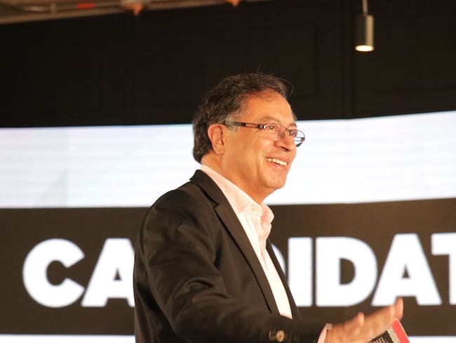 El candidato presidencial Gustavo Petro habló acerca de su propuesta de tener un satélite colombiano y aseguró que con este se solucionaría el problema de conectividad en el país. / FOTO: W Radio