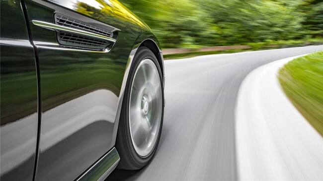 Un hombre de Zhoukou, en la provincia de Henan, China, le compró un carro a su hijo, el cual le costó 51.000 yuanes. Foto: Getty Images