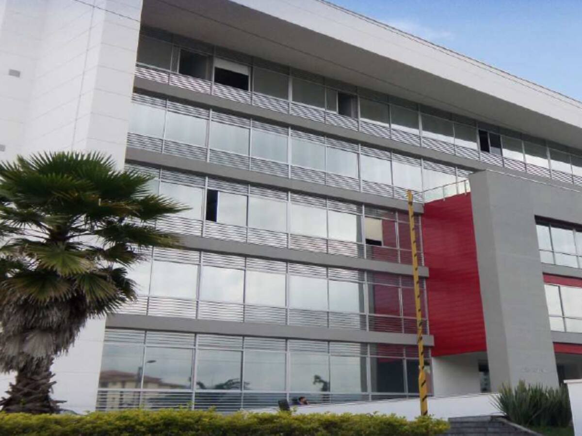 Cierran servicios de urgencias, hospitalización y quirófano en una clínica de Pereira