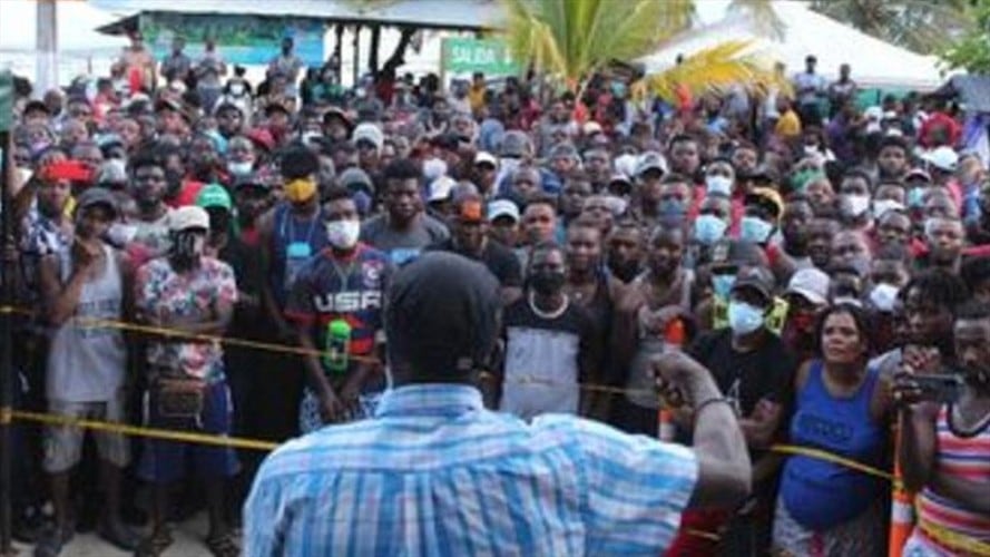 Migrantes en Necoclí. Foto: Alcaldía de Necoclí