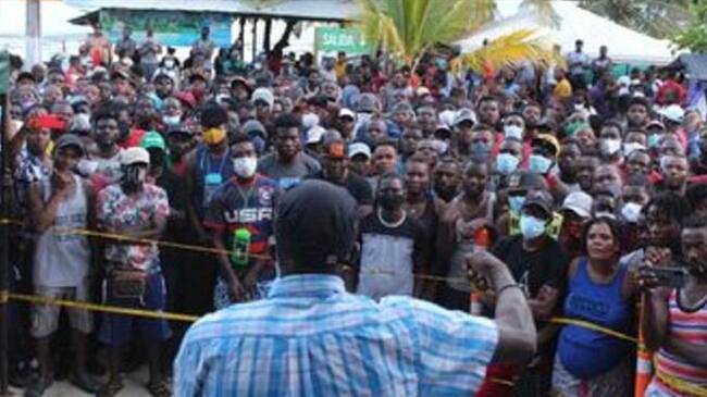 Migrantes en Necoclí. Foto: Alcaldía de Necoclí