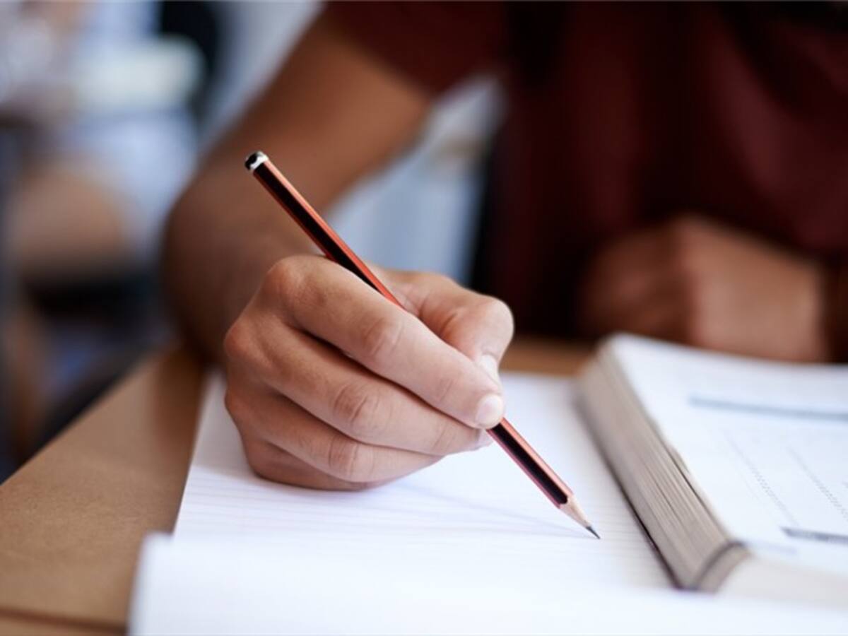 Universidad Pedagógica niega denuncia sobre terminación de becas sin previo aviso