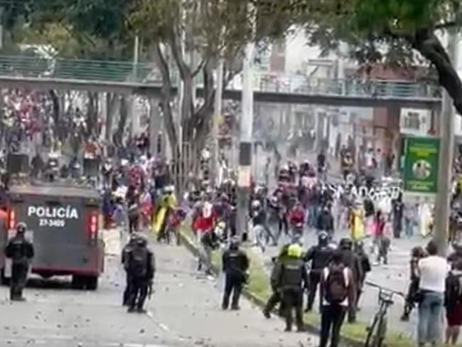En inmediaciones de la Loma de la Cruz hubo enfrentamientos entre la fuerza pública y un grupo de personas ajenas a la protesta. Foto: Cortesía