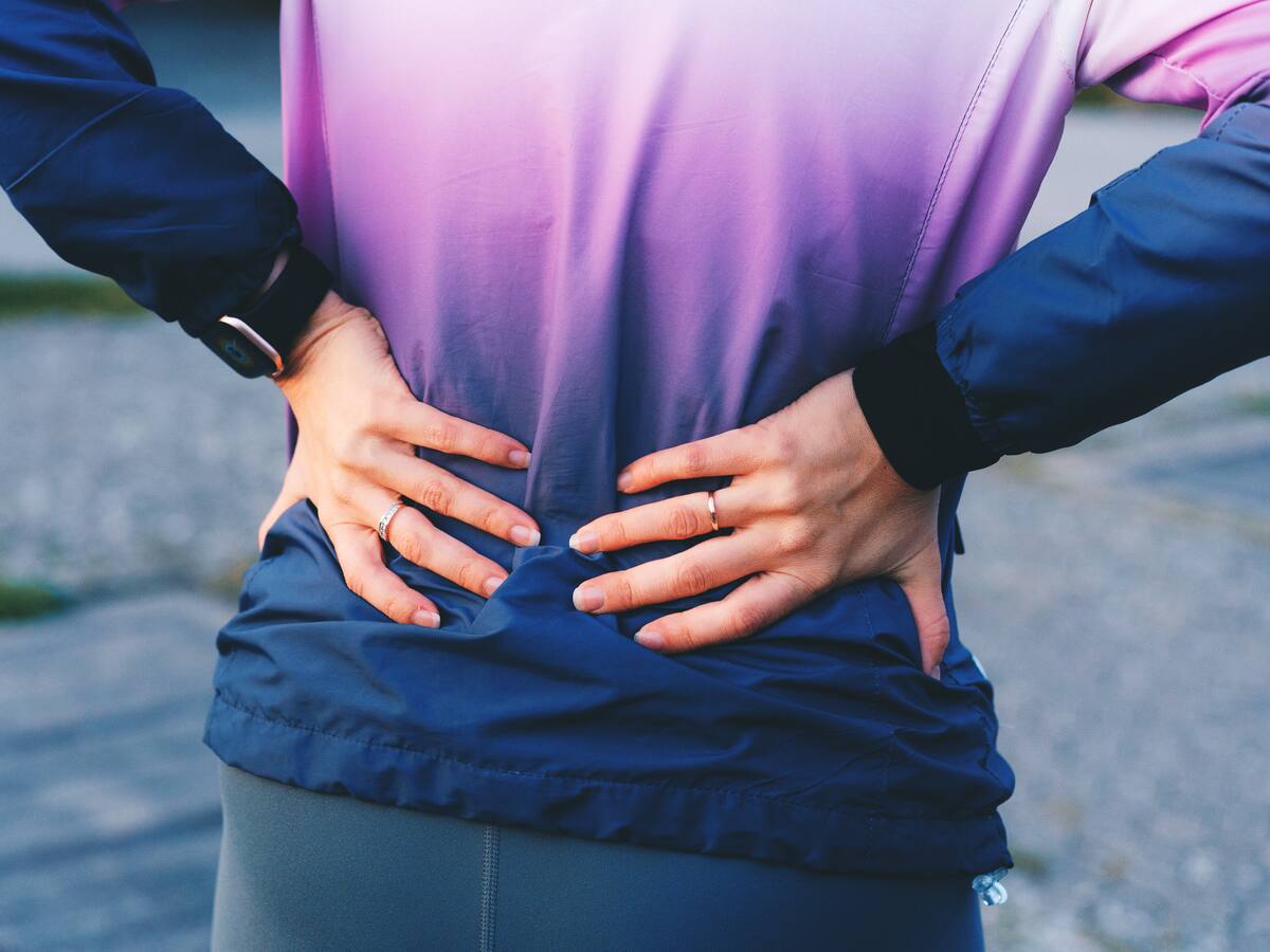 Factores de riesgo que aumentan el dolor lumbar: esto es lo que debe tener en cuenta, según experto