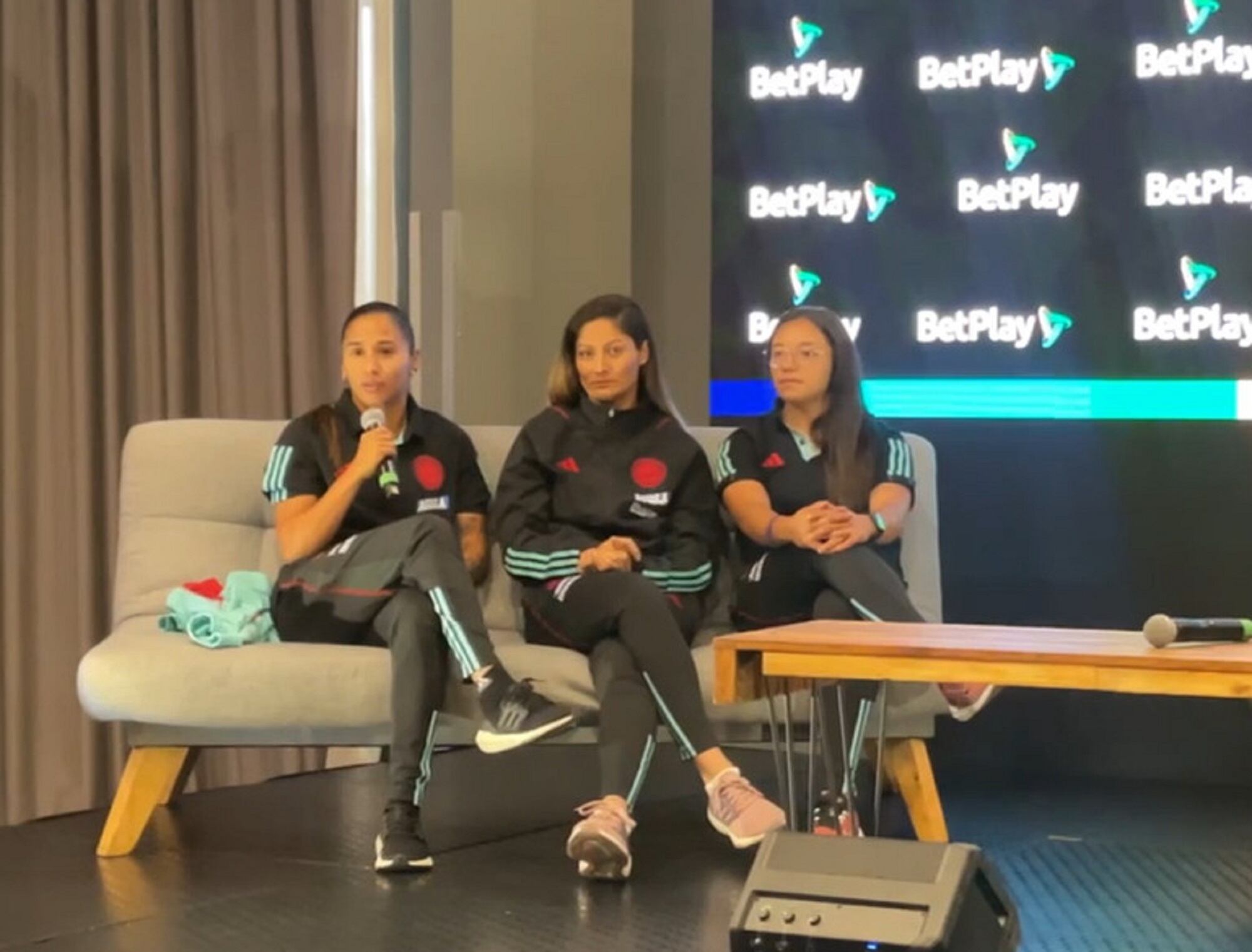 Carolina Arias, Sandra Sepúlveda, María Camila Reyes. Foto: W Radio.