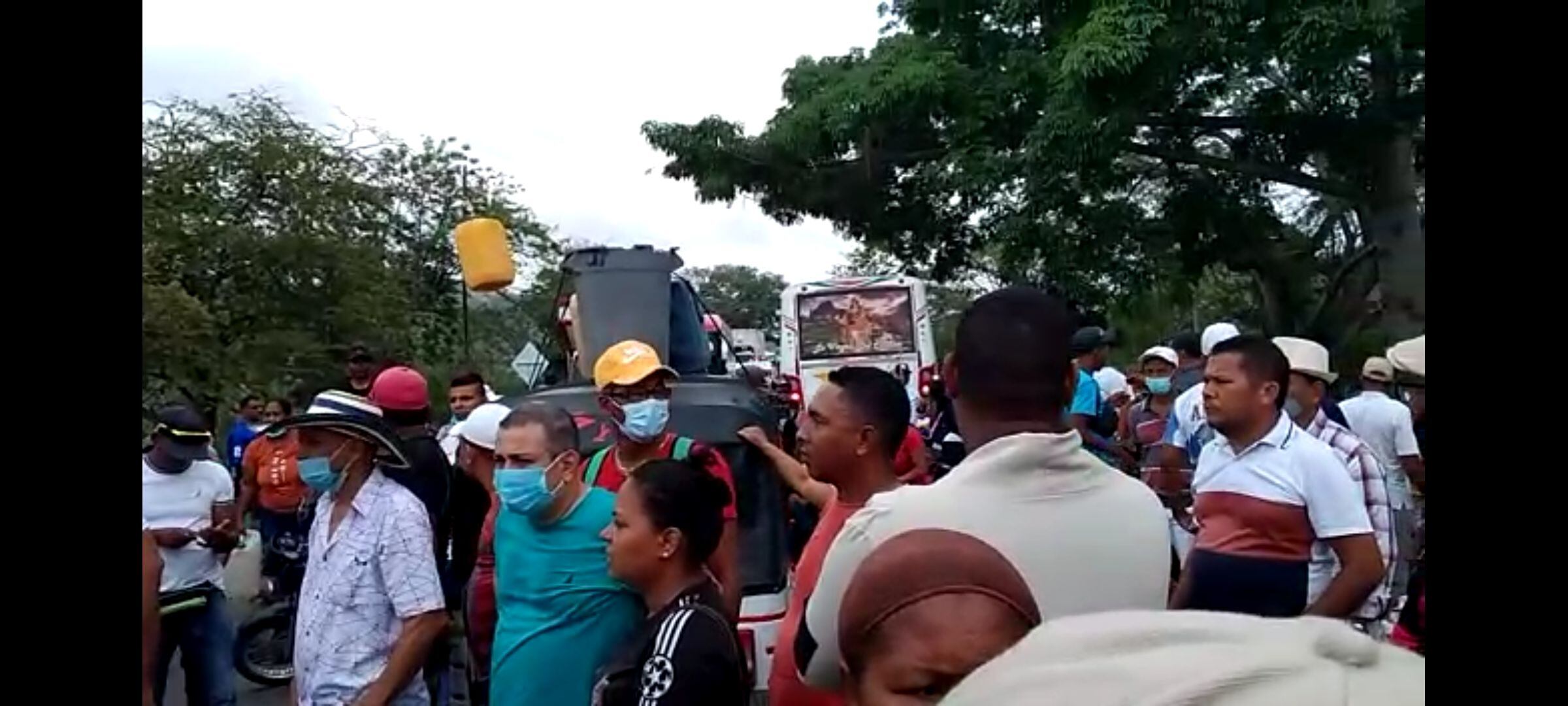 Habitantes de Luruaco se manifestaron por las fallas en el servicio de agua. Foto: Suministrada.