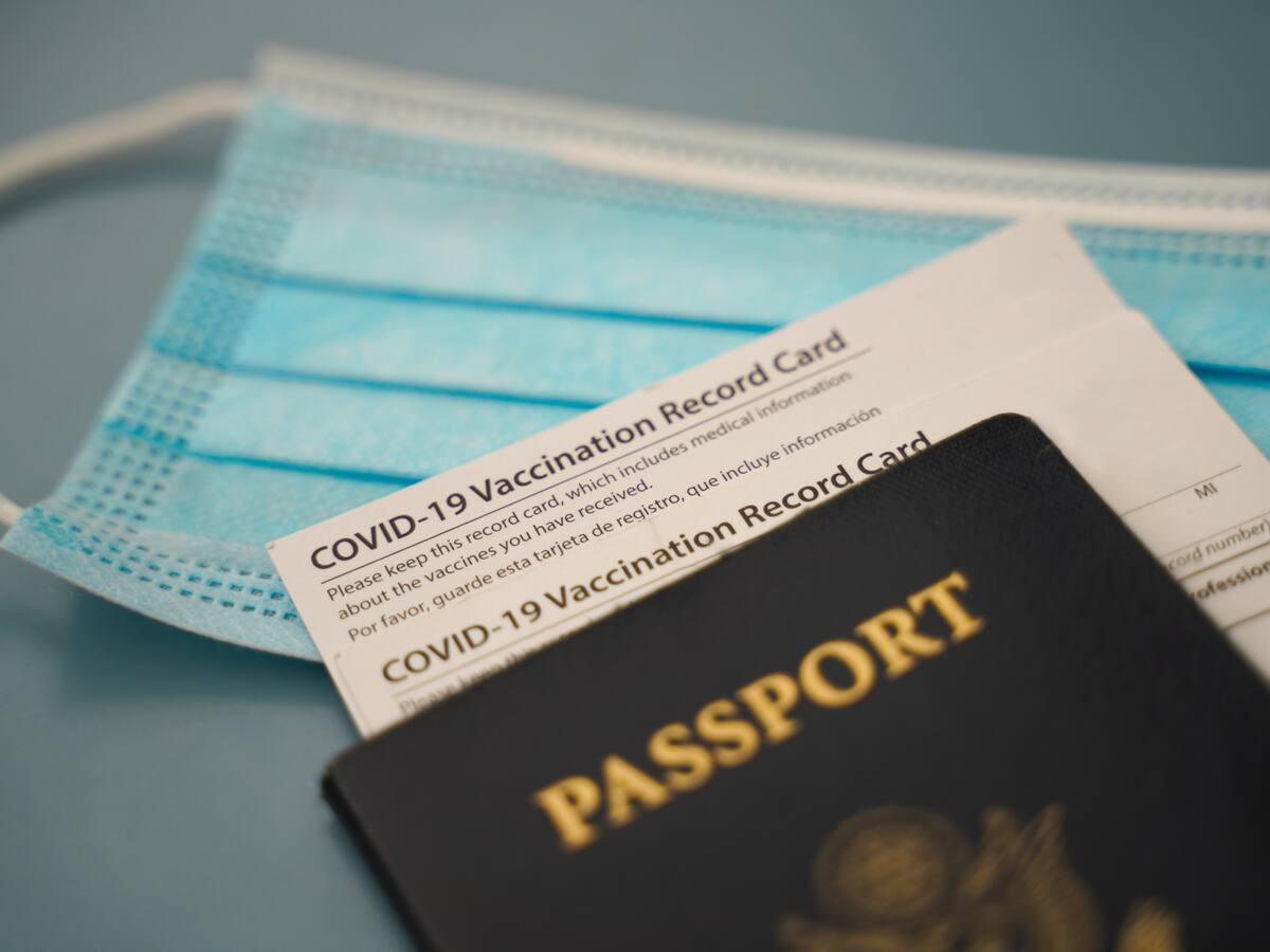 Inicia exigencia de carné de vacunación y prueba PCR a viajeros que quieran ingresar a Colombia