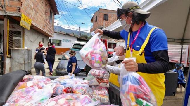 Paquetes alimentarios entregados en Medellín. Foto: Alcaldía de Medellín