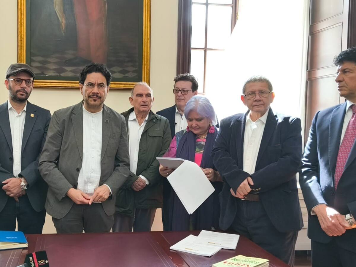 Con 57 firmas, radican nuevo proyecto para reducir el salario de los congresistas