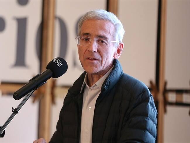 El padre Francisco de Roux advierte que estos hechos deben ser esclarecidos y se debe conocer a los responsables, ya que no es suficiente con retirar a algunos uniformados. Foto: Colprensa