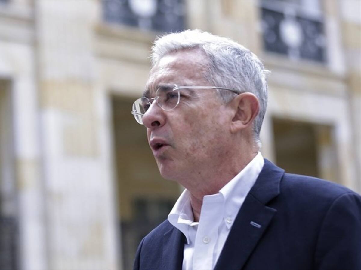 Sus señalamientos son irresponsables: defensores de Derechos Humanos a Uribe
