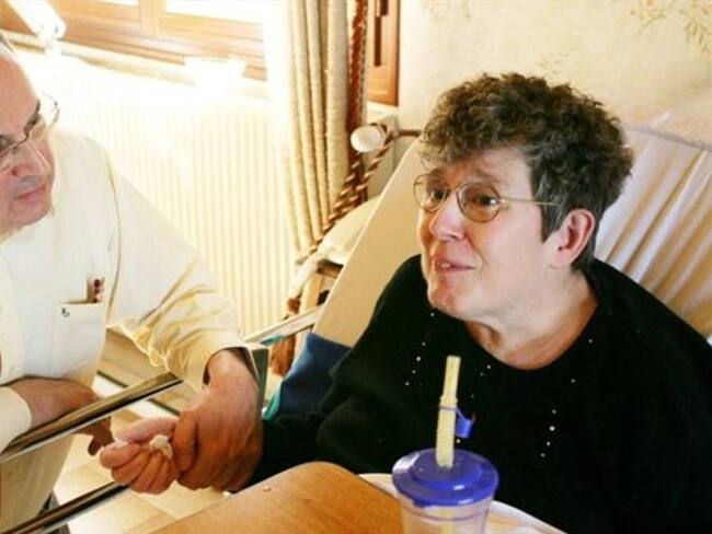 Los síntomas de la EM incluyen fatiga, pérdida de sensibilidad y fuerza en las extremidades, dificultades para coordinar los movimientos, y paulatinamente, discapacidad.. Foto: BBC Mundo