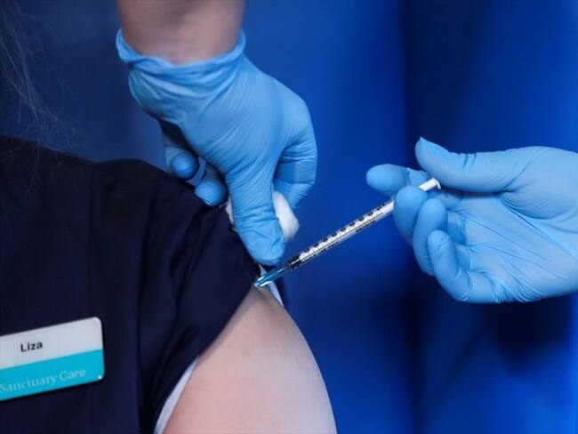 ¿En EE.UU. se podría obligar a una persona a que se vacune a cambio de dejarla trabajar?