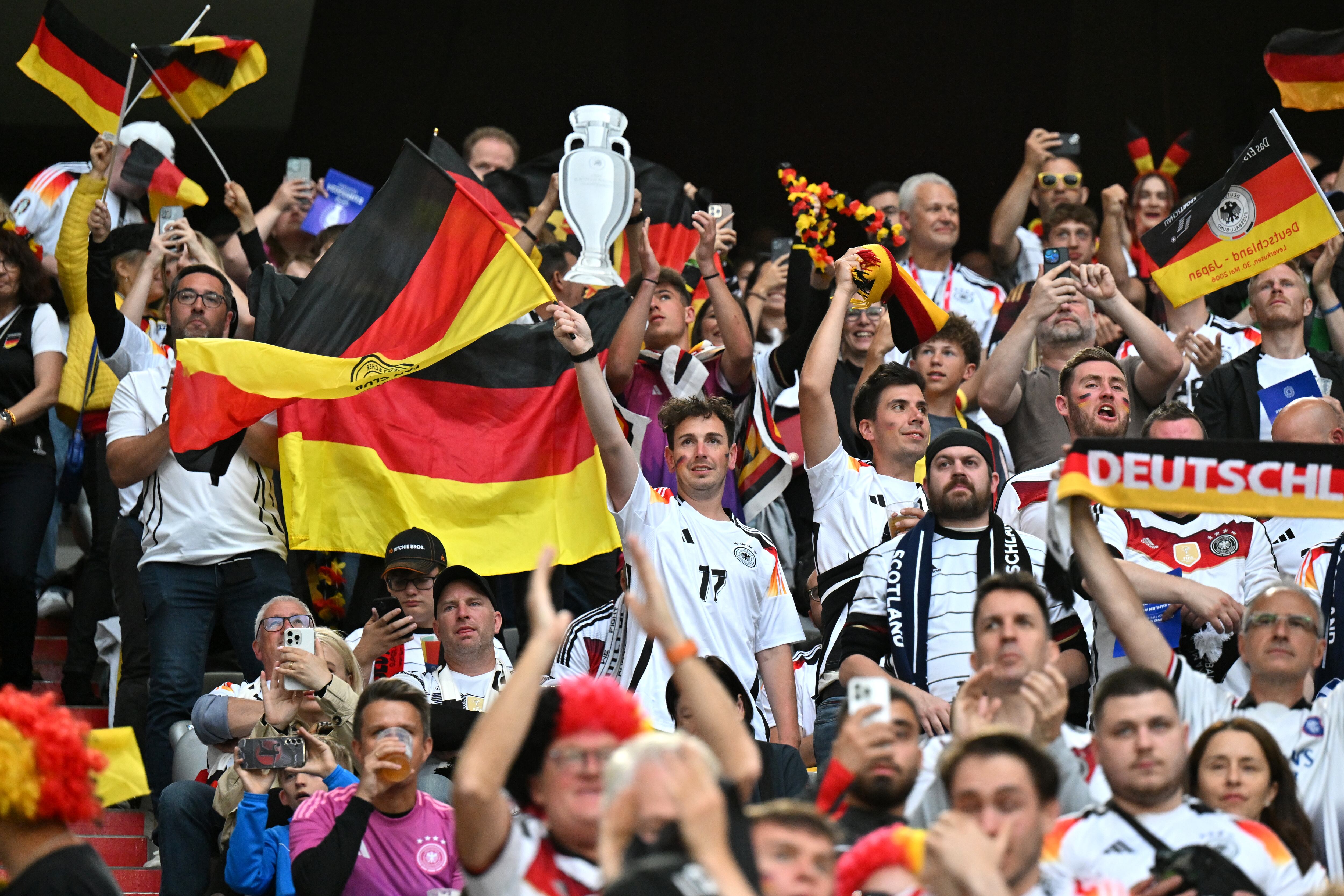 Hinchas de Alemania. Foto: Sebastian Widmann - UEFA via Getty Images