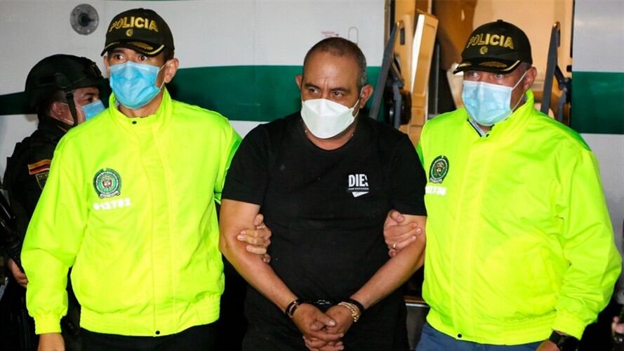 Fotografía cedida por la Policía Nacional de Colombia que muestra al número uno de la banda criminal del Clan del Golfo, Dairo Antonio Úsuga David (c), alias "Otoniel". Foto: EFE