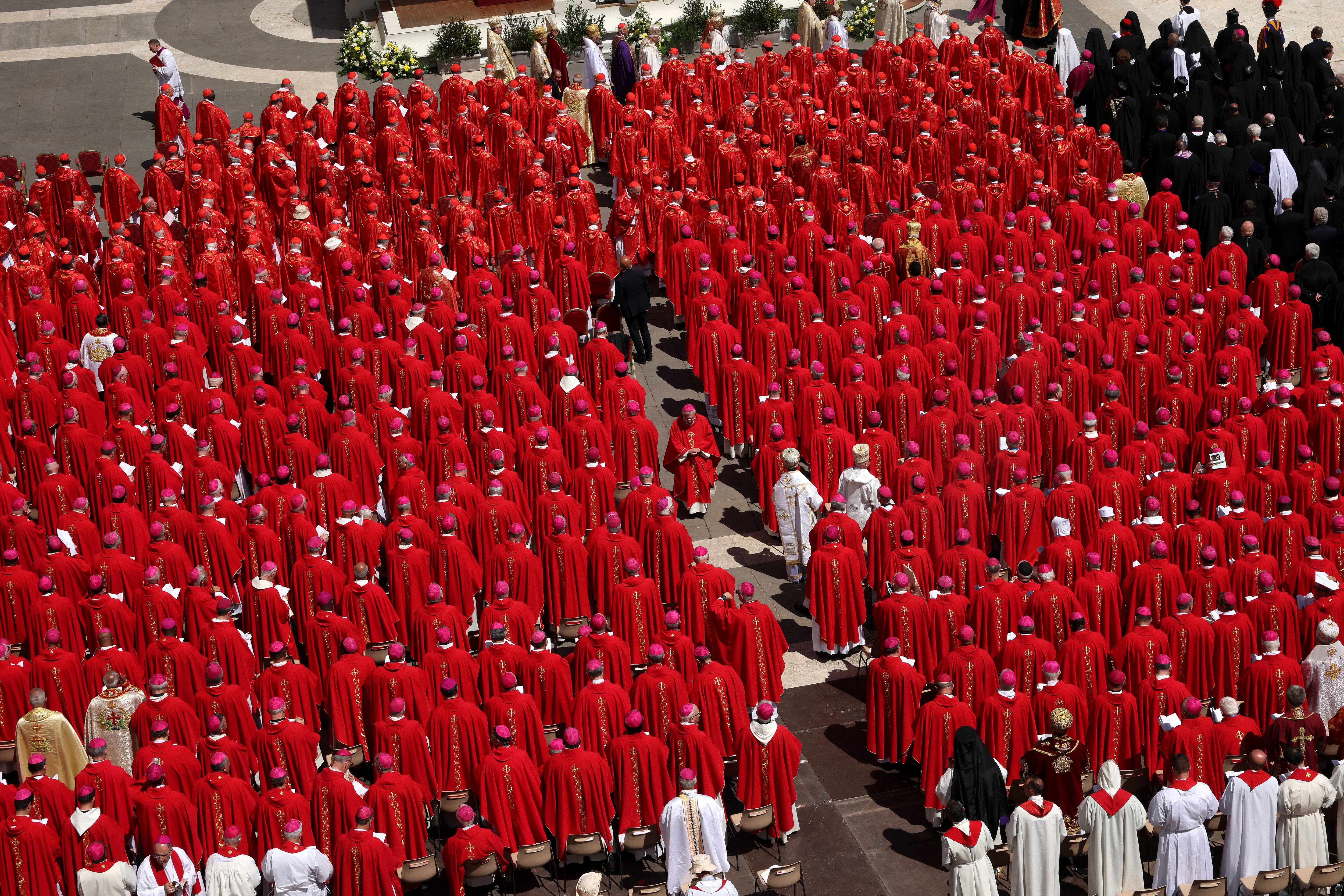 Cardenales en el entierro del papa Francisco. Foto: Dan Kitwood/Getty Images.