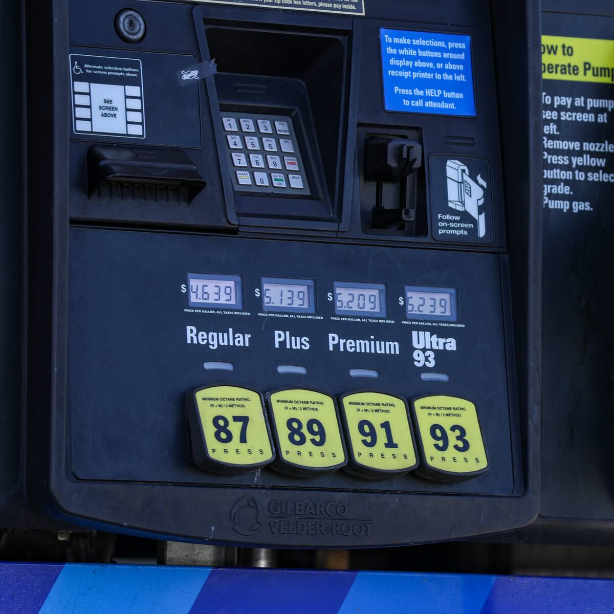 “La solución es aumentar la producción interna”: expresidente de la FERC sobre aumento del precio de la gasolina en EE.UU.