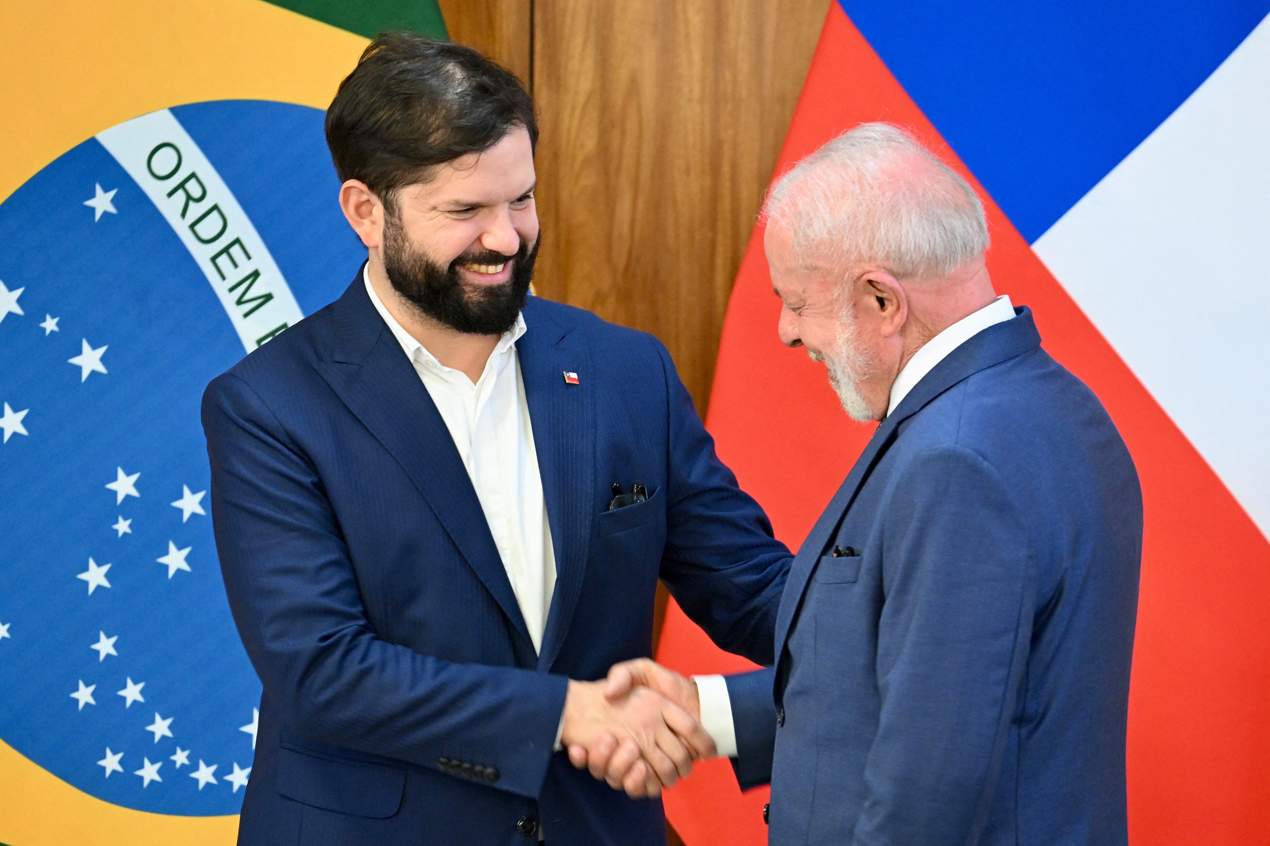 Gabriel Boric y Luiz Inácio Lula da Silva. Foto: EVARISTO SA/AFP vía Getty Images.