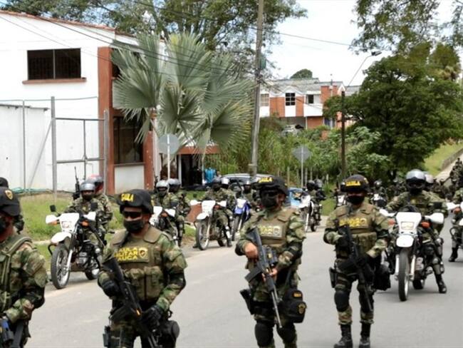 Hasta el momento se han reportado más de 40 personas heridas entre manifestantes y policías. Foto: Ejército Nacional