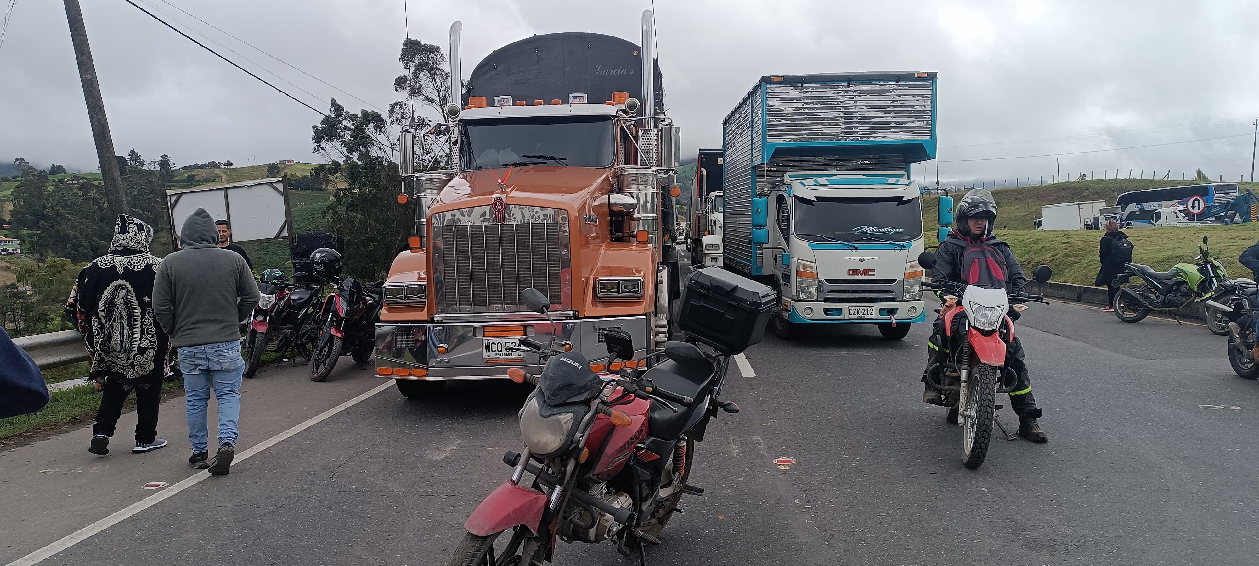 Los bloqueos generados por los campesinos parameros y los pequeños mineros en los diferentes corredores viales de Boyacá continuarán hasta que haya una solución del Gobierno Nacional / Foto: W Radio.