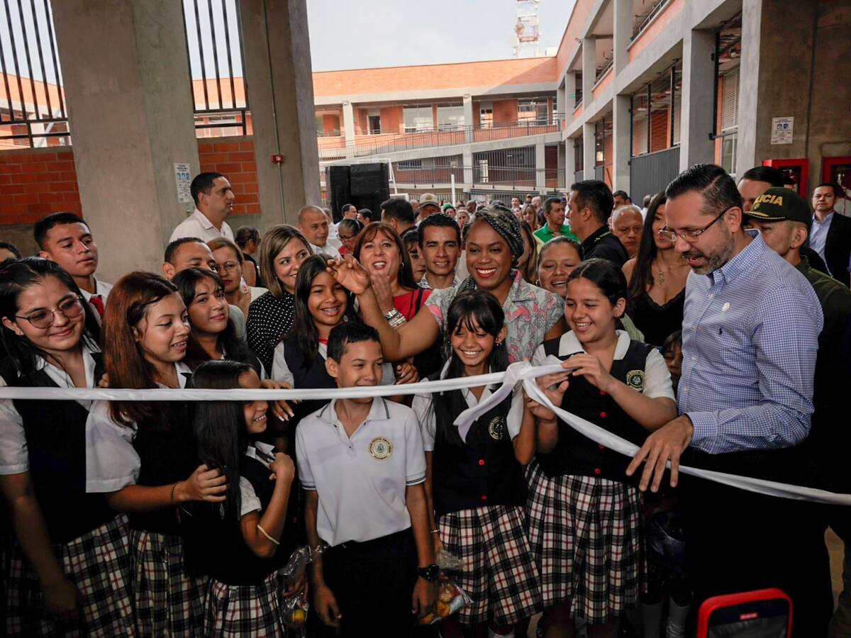 Con la presencia de MinEducación, se entregó colegio en Bucaramanga