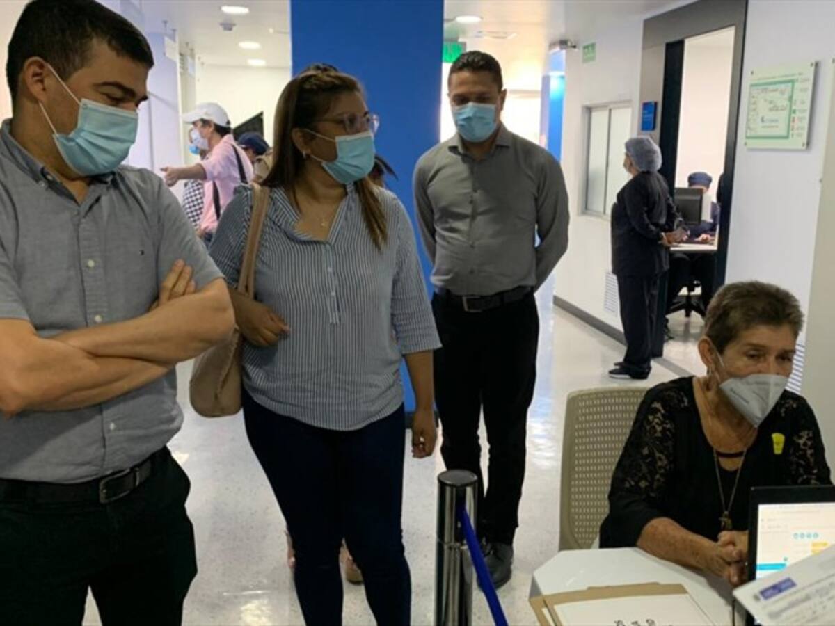 Cuestionan distribución de vacunas contra el COVID-19 en Córdoba