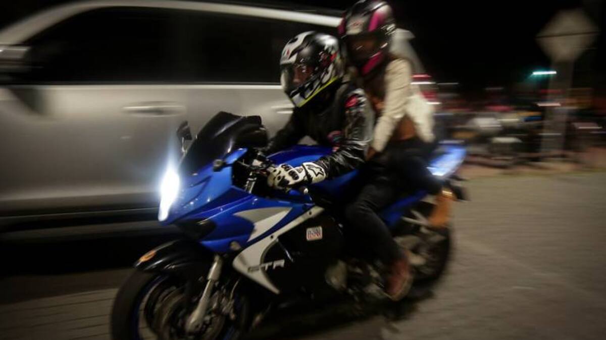 Motociclistas en Medellín ponen en riesgo la vida: ¿Qué responden las autoridades?