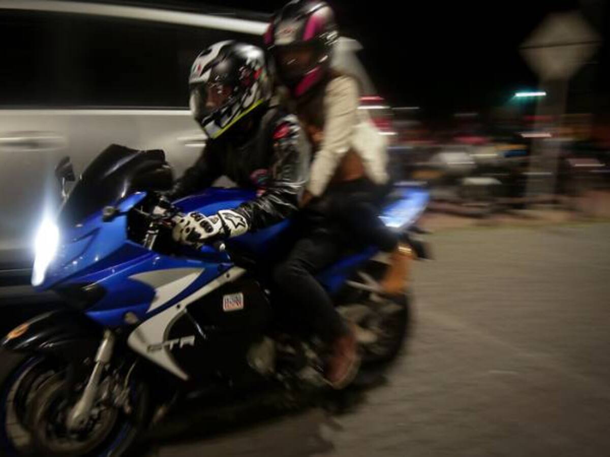 Motociclistas en Medellín ponen en riesgo la vida: ¿Qué responden las autoridades?