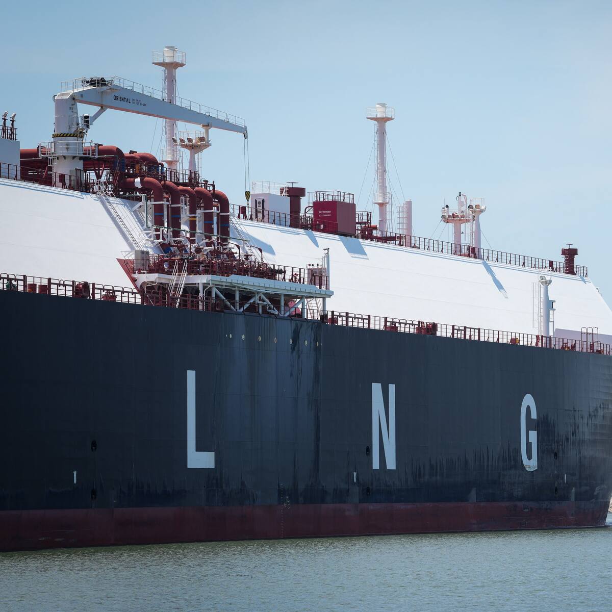 Colombia empezó a usar gas natural importado este domingo tras décadas sin hacerlo