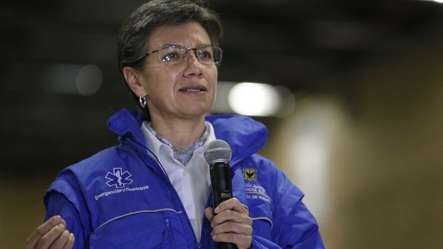 La alcaldesa de la capital, Claudia López, en su cuenta de Twitter enseñó a fabricarlos. Foto: Colprensa