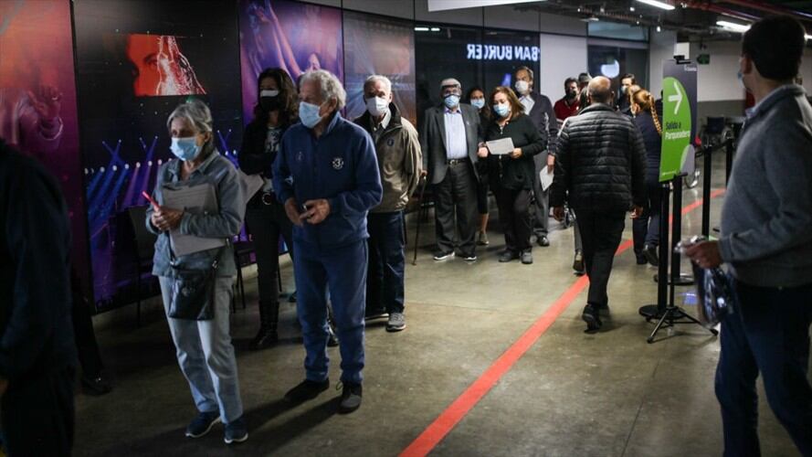 Vacunación en el Movistar Arena. Foto: Getty Images