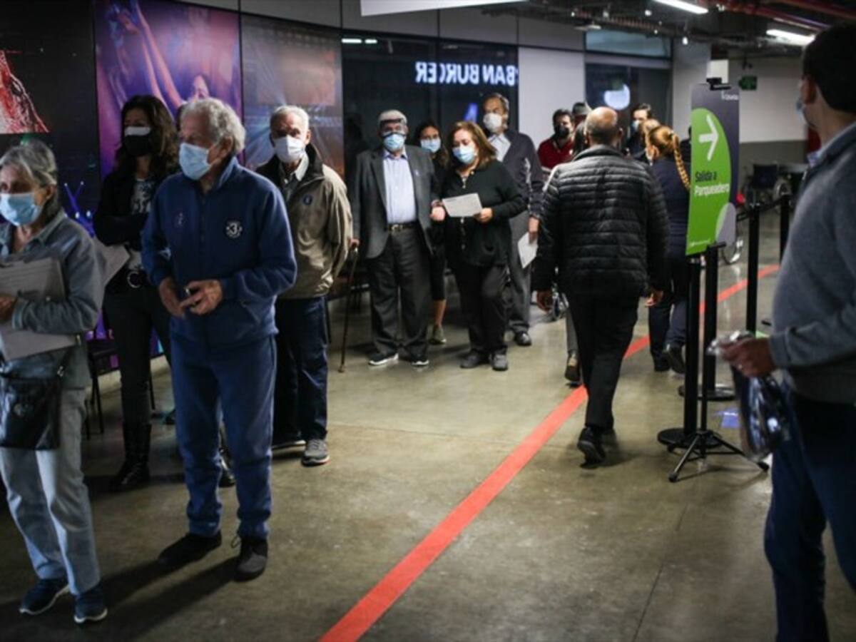 Por falta de vacunas, Sanitas reagenda vacunación en el Movistar Arena