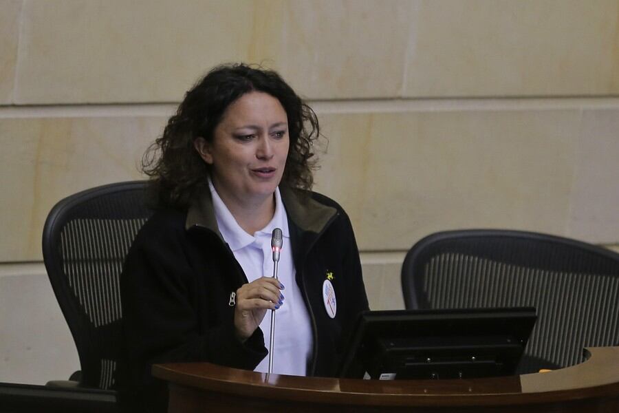 Angélica Lozano presentó su renuncia al partido Alianza Verde