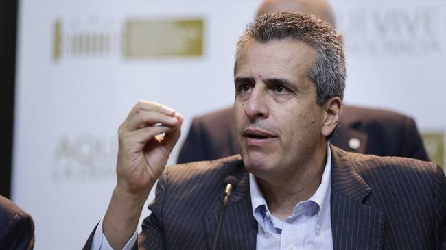 El Luis Fernando Velasco habló en Sigue La W sobre la polémica propuesta de Petro de endeudarnos con el Banco de la República. . Foto: Colprensa - Sergio Acero