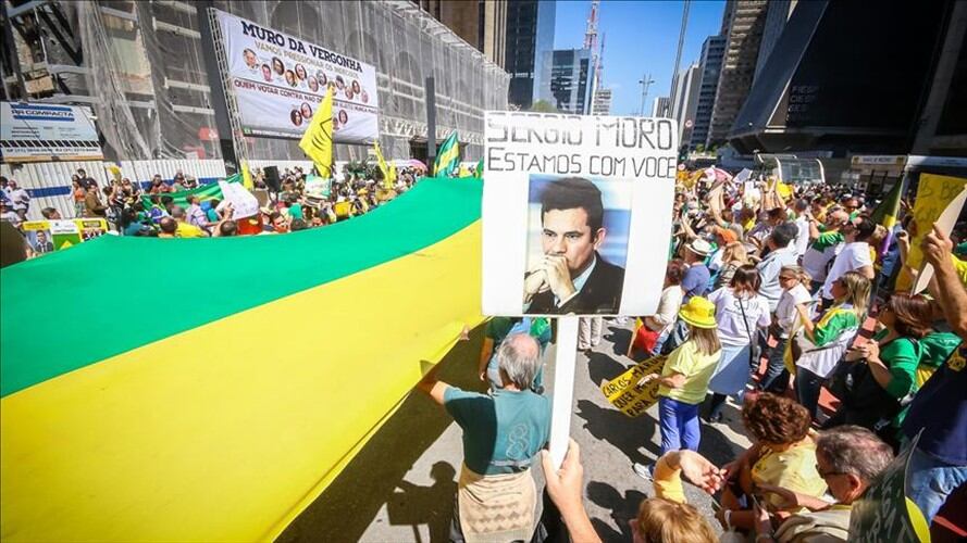 Miles de personas salieron a las calles de Sao Paulo en noviembre de 2016 para protestar contra la corrupción. Gritaron arengas y sostuvieron pancartas para apoyar las 10 medidas anticorrupción propue. Foto: Dario Oliveira - Agencia Anadolu