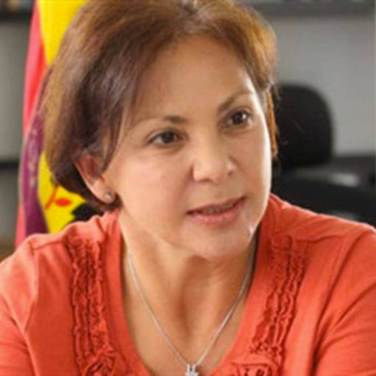 Gobierno postula a exfuncionaria sancionada por basuras de Bogotá como comisionada CRA