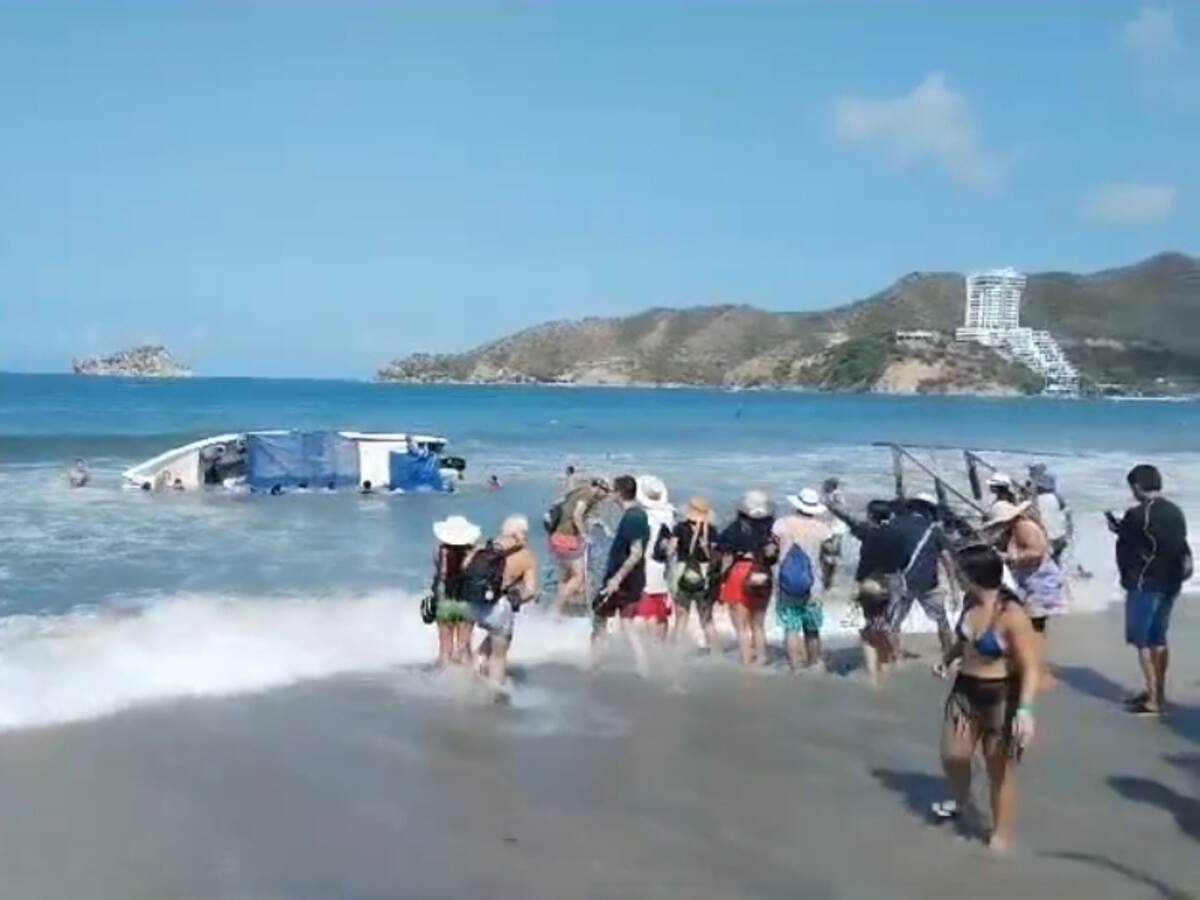 Dimar abre investigación a embarcación que se volcó en playas de El Rodadero