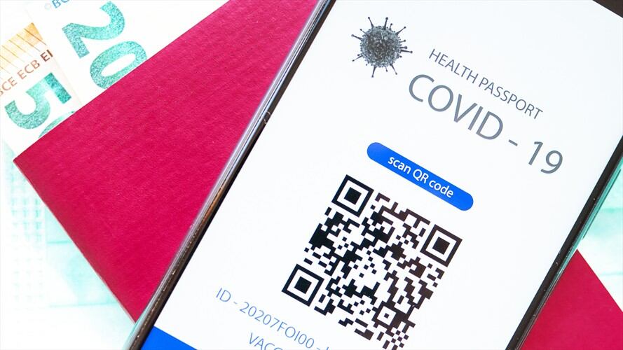 Certificado de vacunación COVID | Foto: Getty Images/ LEREXIS