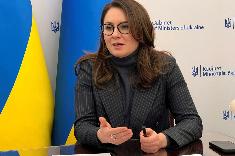 La primera ministra ucraniana, Yulia Sviridenko, celebra las sanciones de Donald Trump a las petroleras rusas. Foto: Reuters.