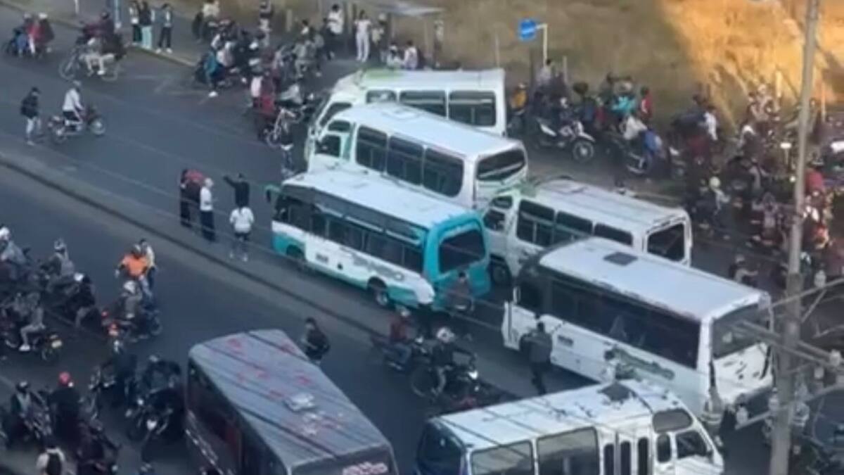 Conductores de buses se unen al paro de camioneros en Popayán