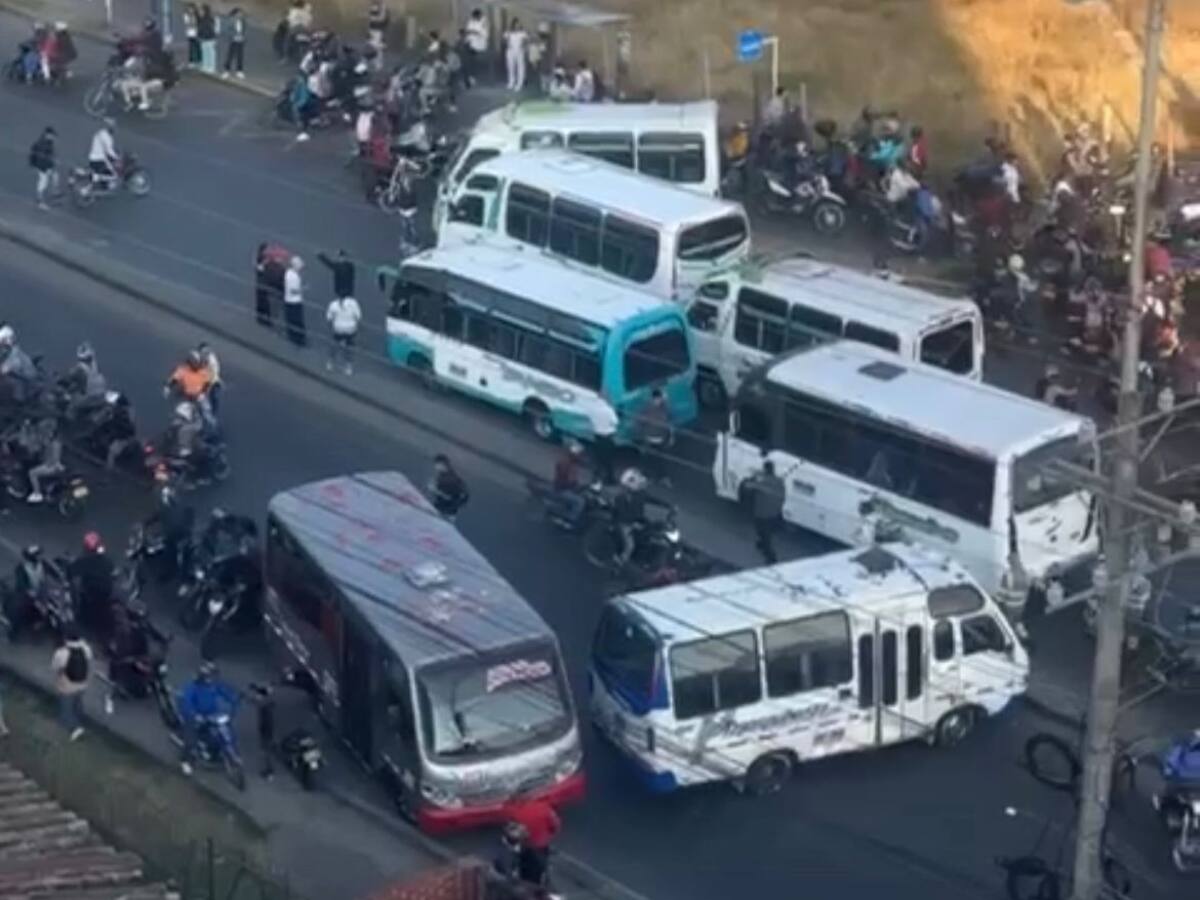 Conductores de buses se unen al paro de camioneros en Popayán