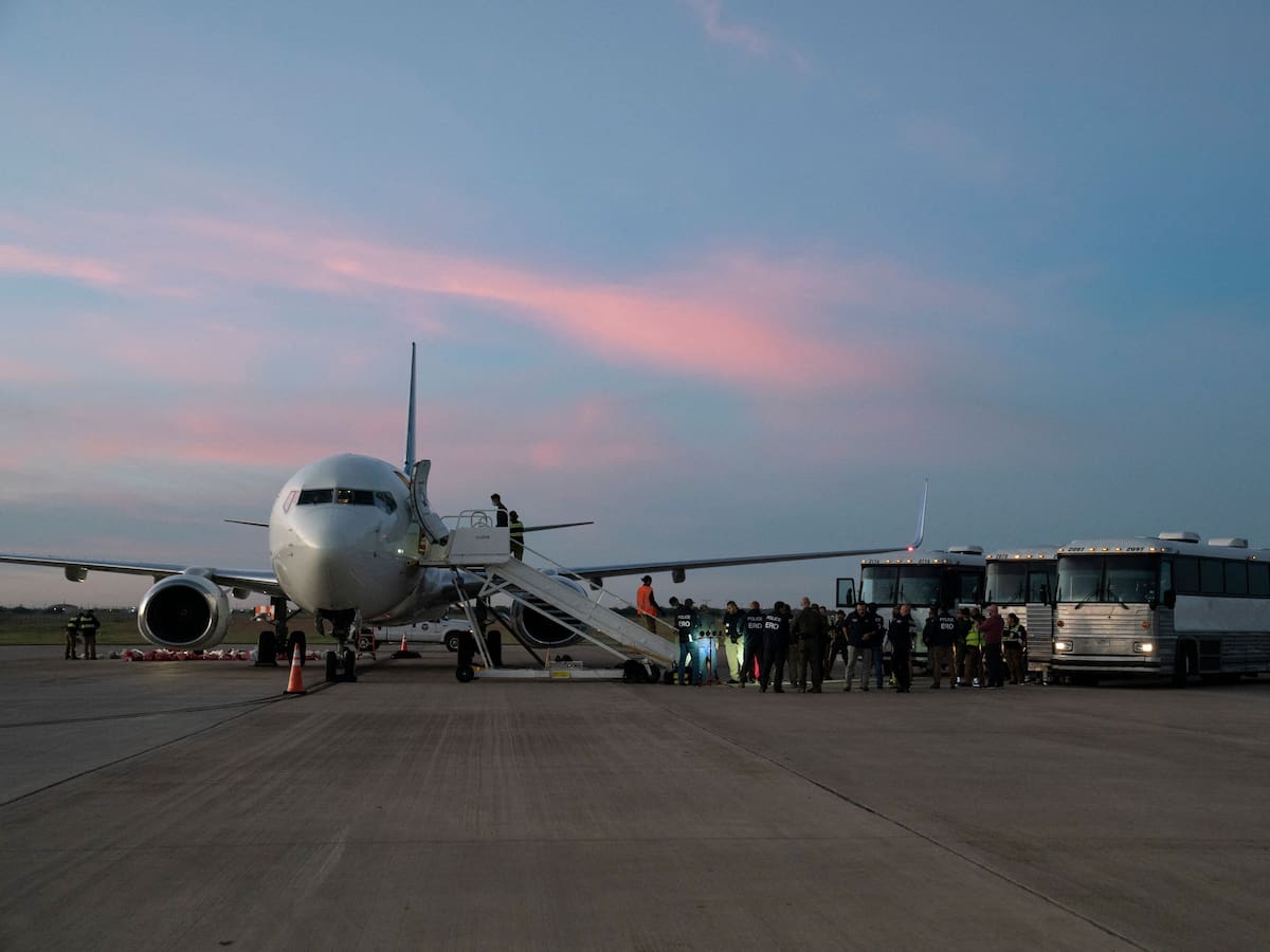 Retornan a Venezuela 90 migrantes deportados por EE.UU. en un vuelo procedente de Honduras