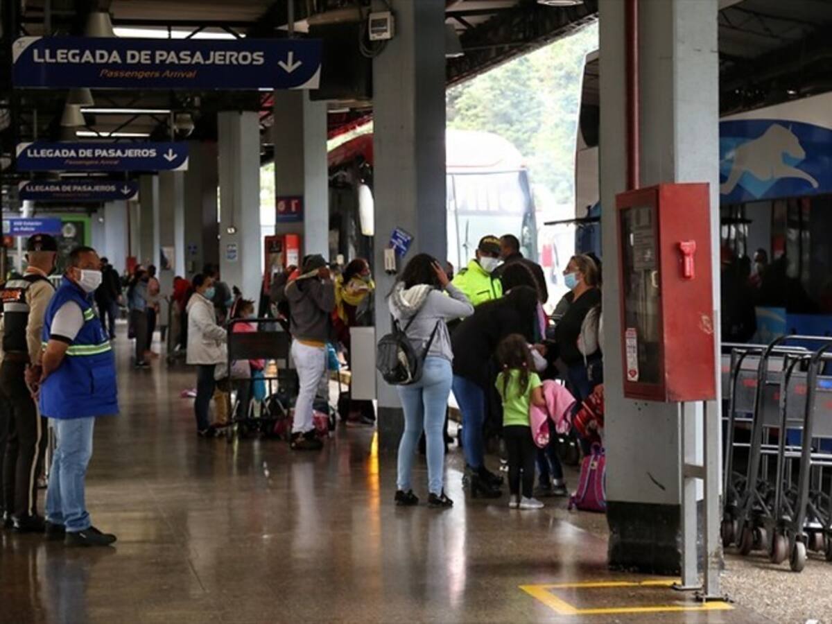 Bloqueos en transporte terrestre de pasajeros dejan pérdidas y usuarios atrapados