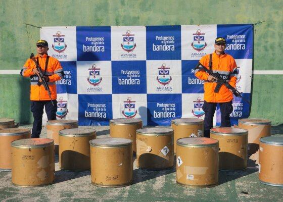 Autoridades incautan más de 230 kilos de marihuana ocultos en barriles en el Amazonas. Foto: Página web de la Armada Nacional.