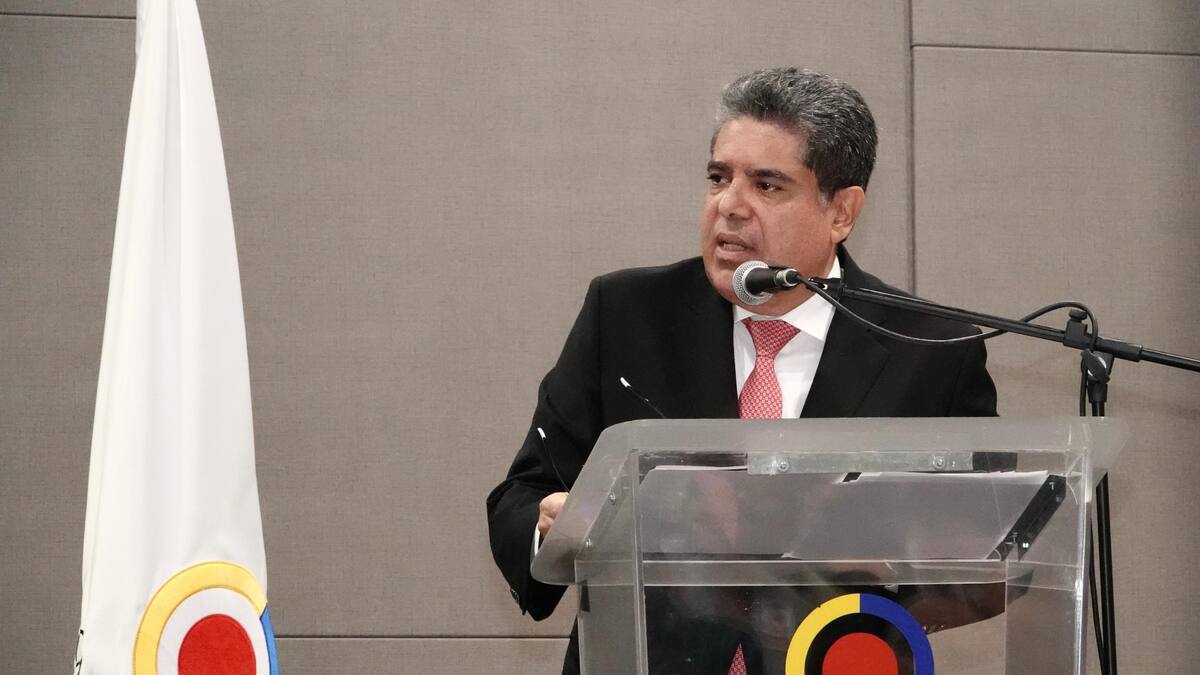 Contralor defiende sus cifras sobre deudas de EPS de $33 billones: “no puedo sustentar las de Petro”