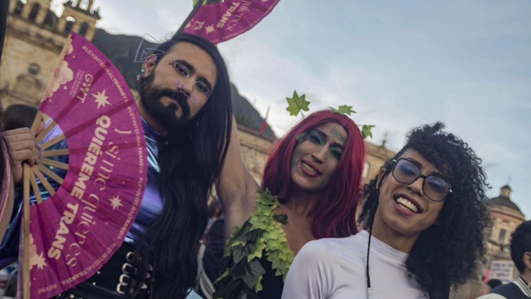 Una de las estrategias de la Fundación GAAT para aumentar la vinculación laboral de personas trans es la habilitación permanentemente de una base de hojas de vida para que postular aspirantes si se llegan a identificar vacantes disponibles. | Foto: tomada de @fundaciongaat